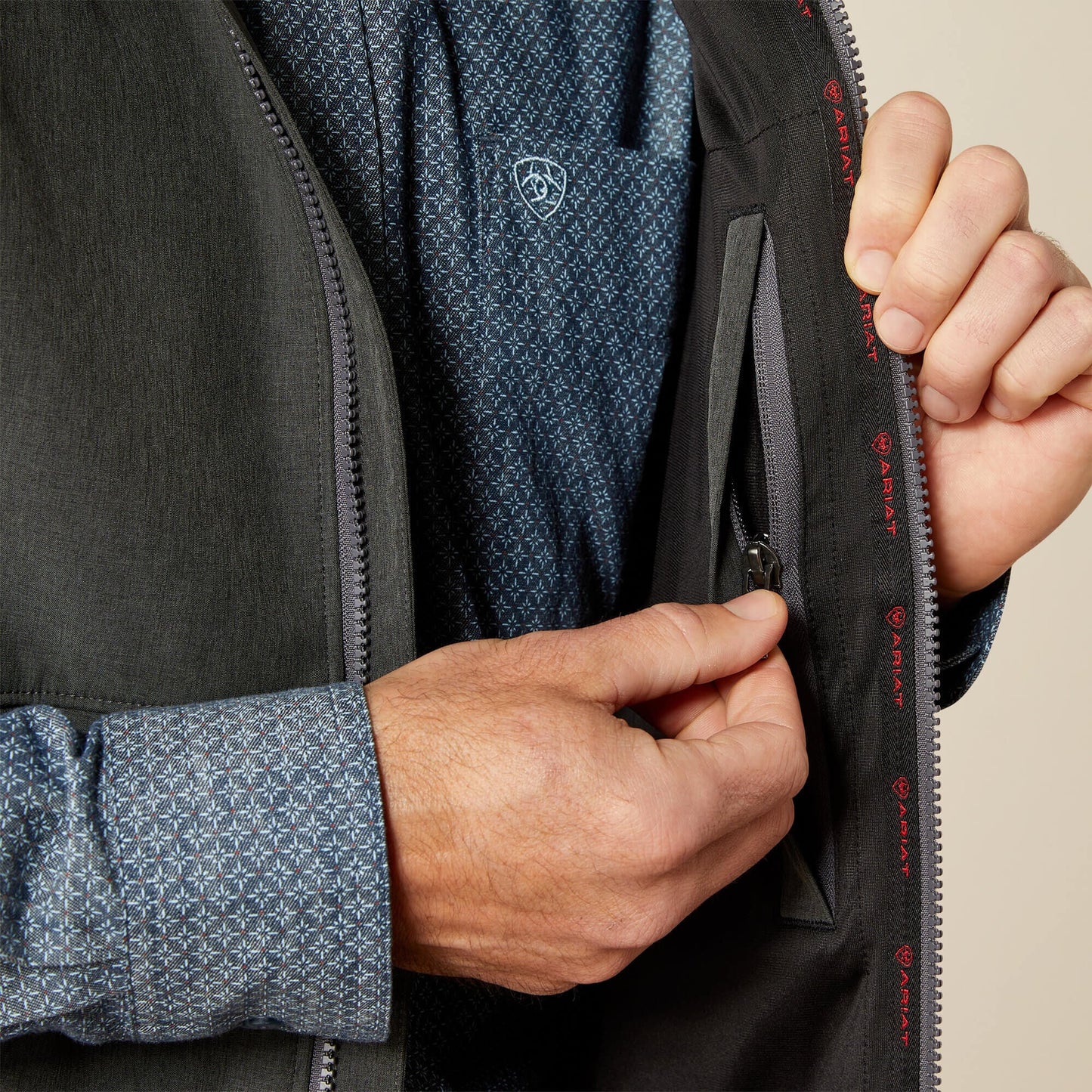 Logo Softshell Vest Men | Ariat online