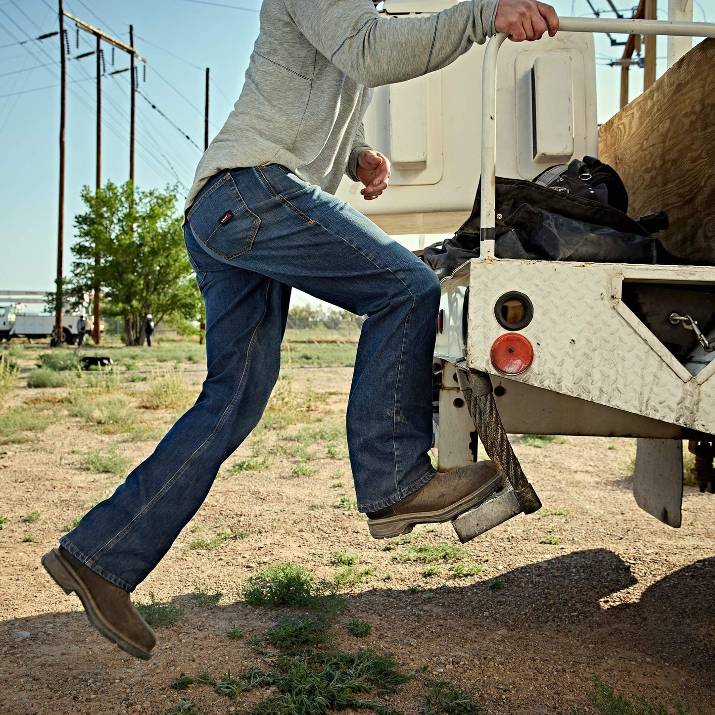 FR M5 Straight Lightweight DuraStretch Straight Leg Jeans Men | Ariat online