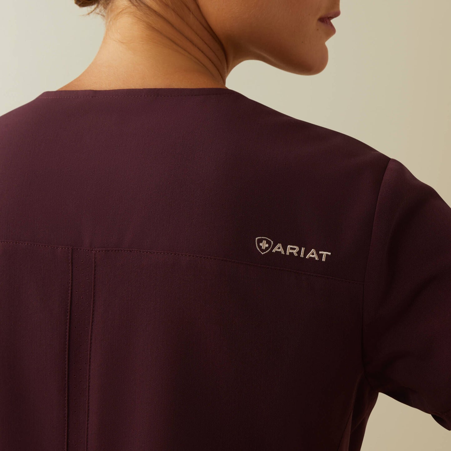 Clara 6 Pocket Scrub Top Women | Ariat outlet