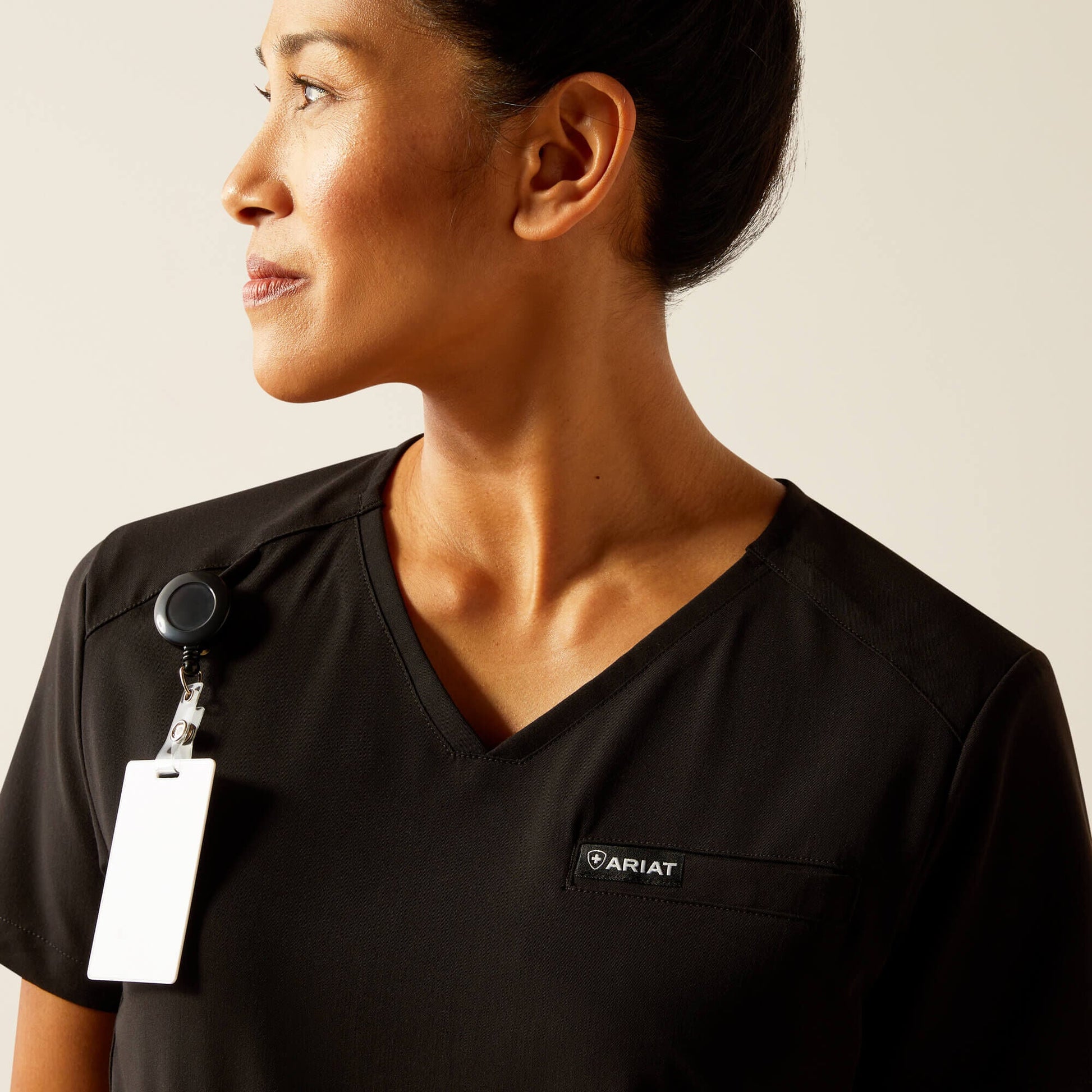 Clara 6 Pocket Scrub Top Women | Ariat online shop