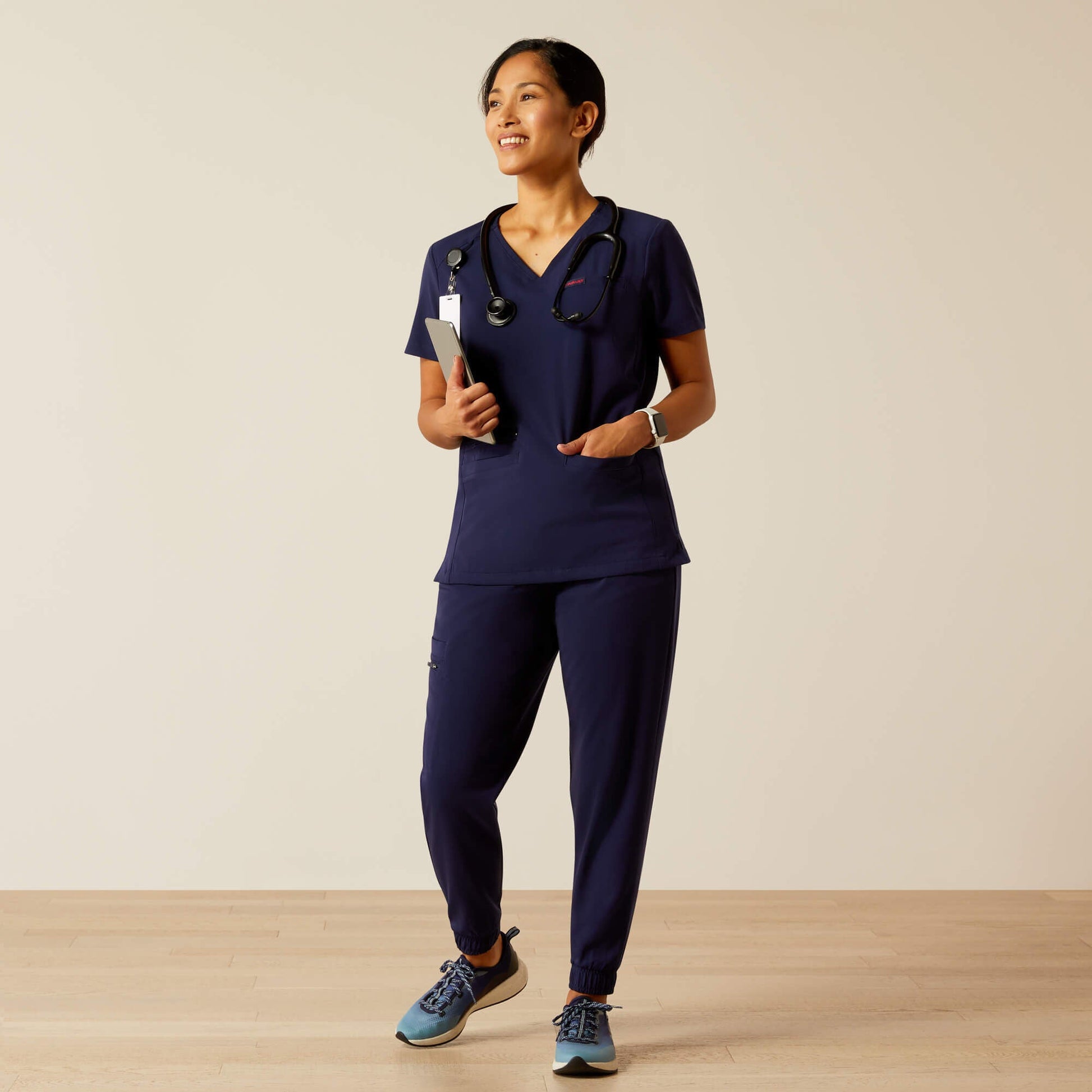 Clara 6 Pocket Scrub Top Women | Ariat outlet