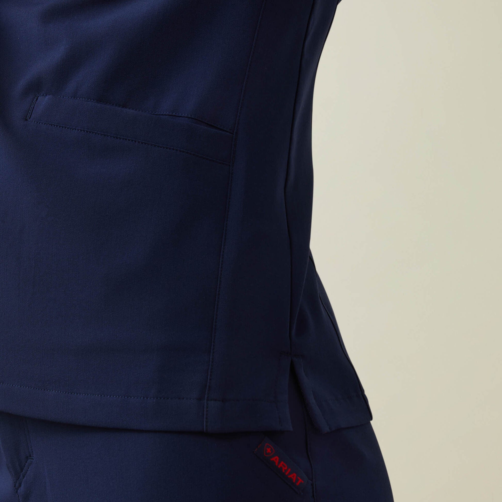 Clara 6 Pocket Scrub Top Women | Ariat outlet